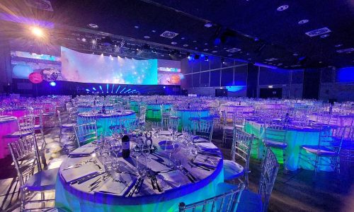 Sala Concordia illuminata allestita per cena di gala